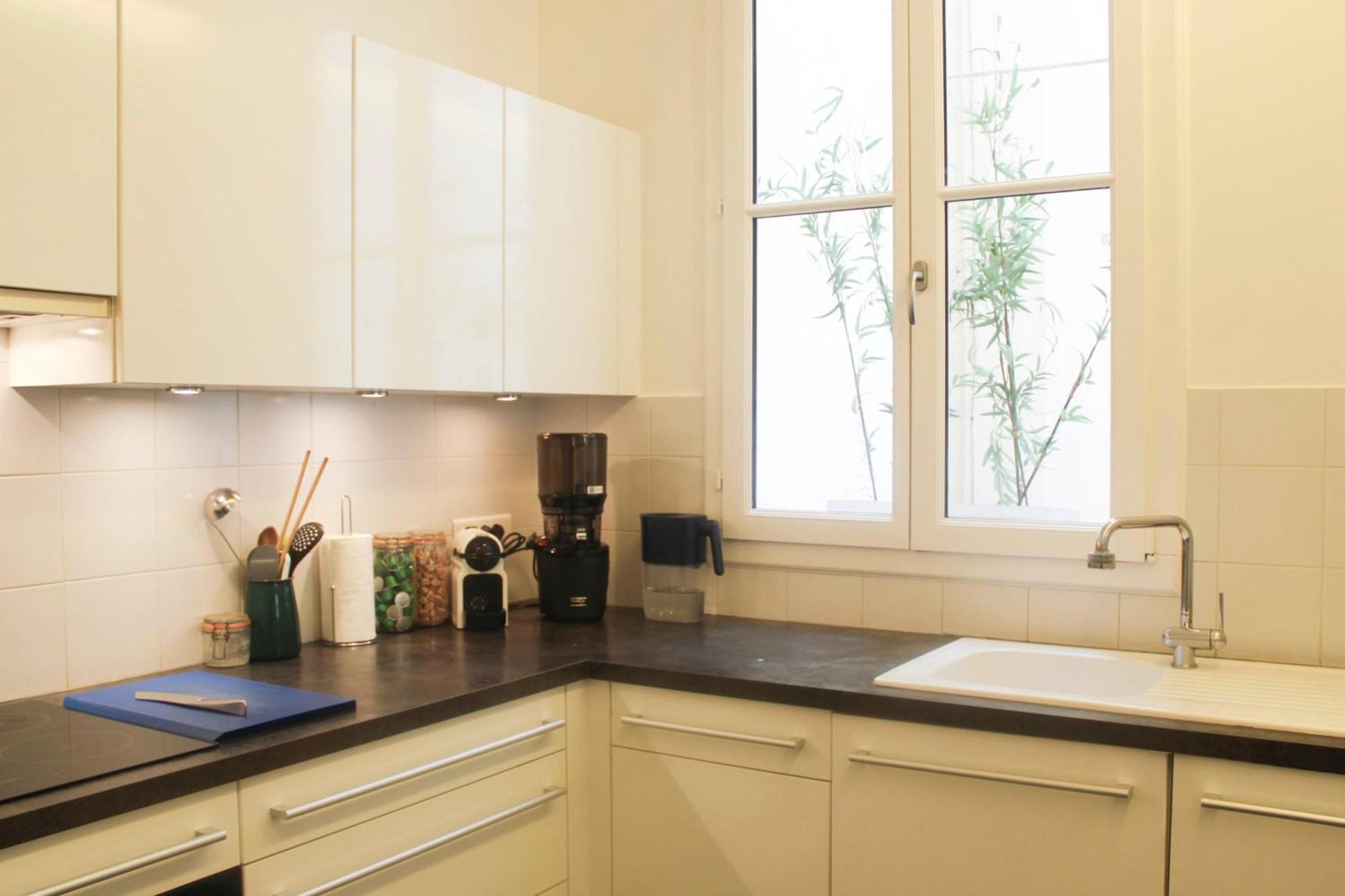 Charming 2-bedroom In The 16 Appartement