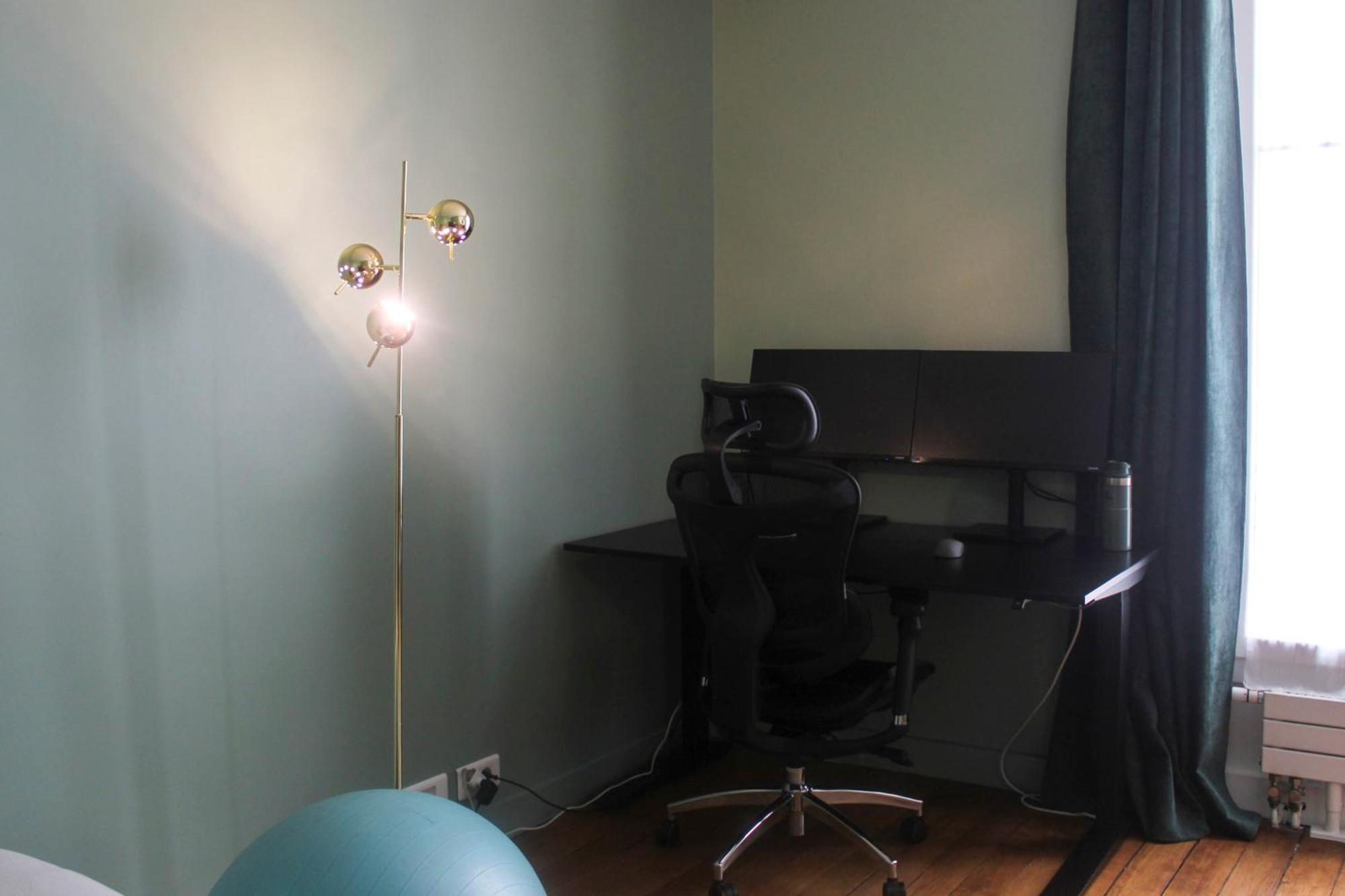 Charming 2-bedroom In The 16 Parijs